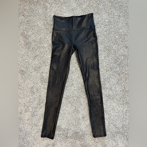 SPANX faux leather women’s Black High-Rise Leggings size small - Picture 3 of 9
